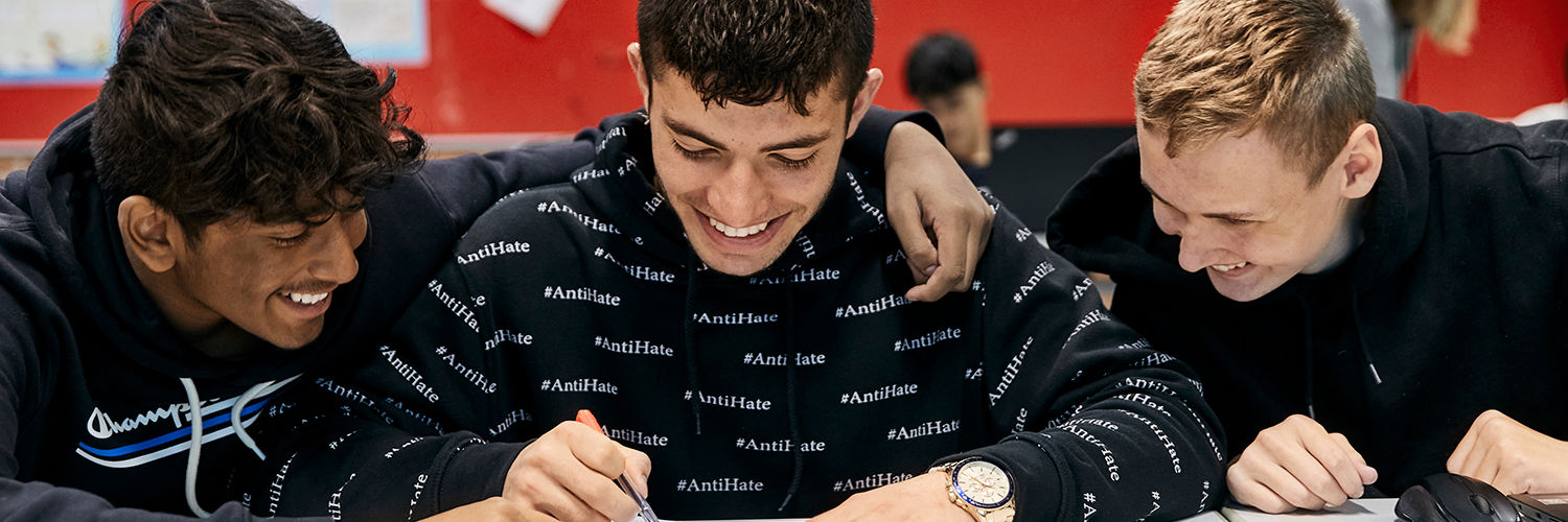 Tre unge drenge på UNX