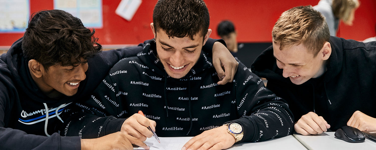 Tre unge drenge på UNX